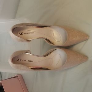 Fabric d'orsay styled heeled pumps